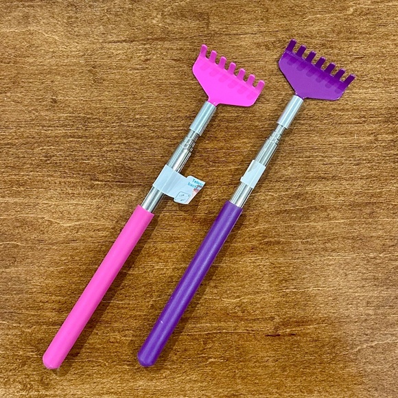FREE with bundle‼️ Set of two extendable back scratchers - Picture 1 of 3
